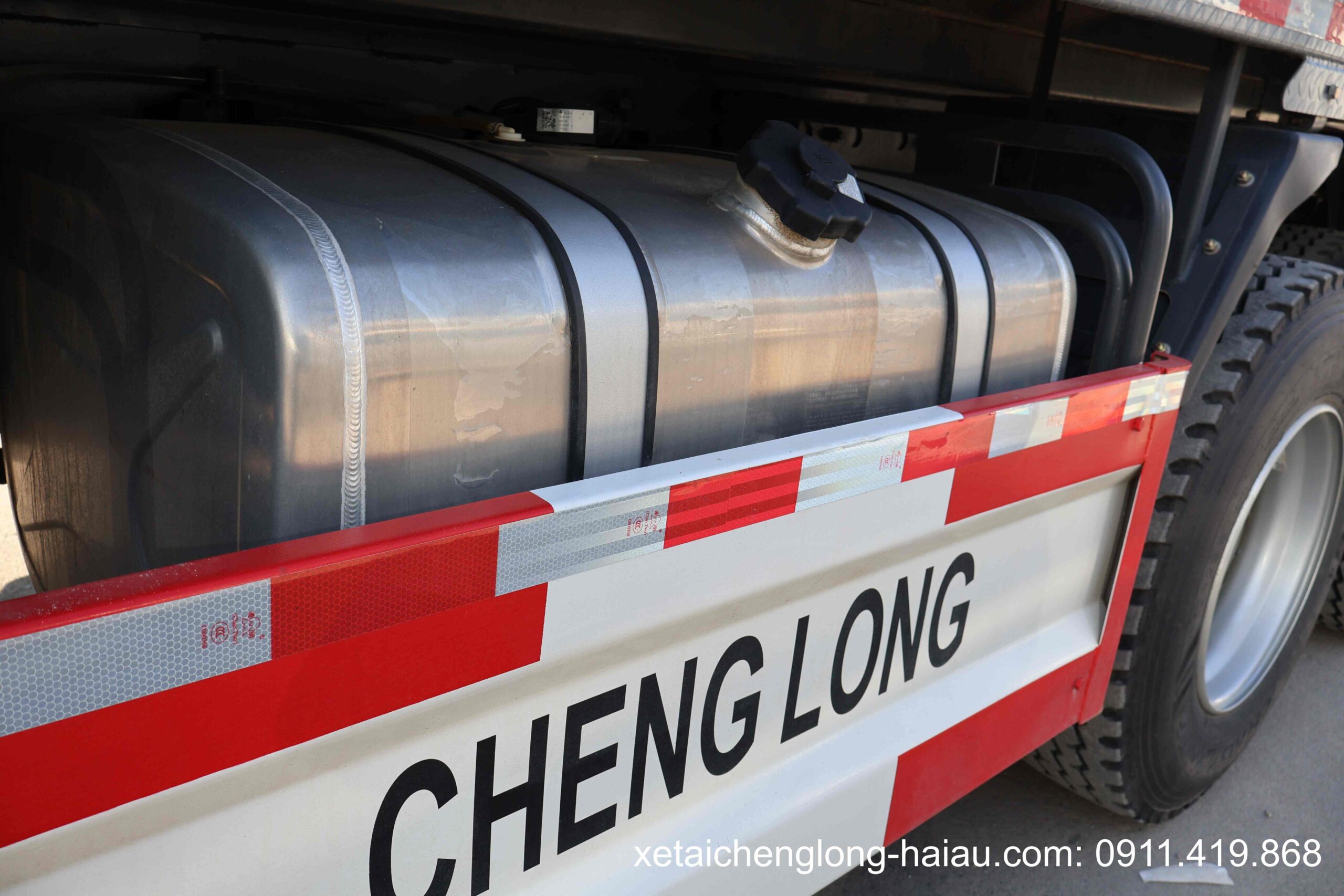 Alternative view of XE TẢI BEN CHENGLONG H7 390HP (8X4) CẦU DẦU