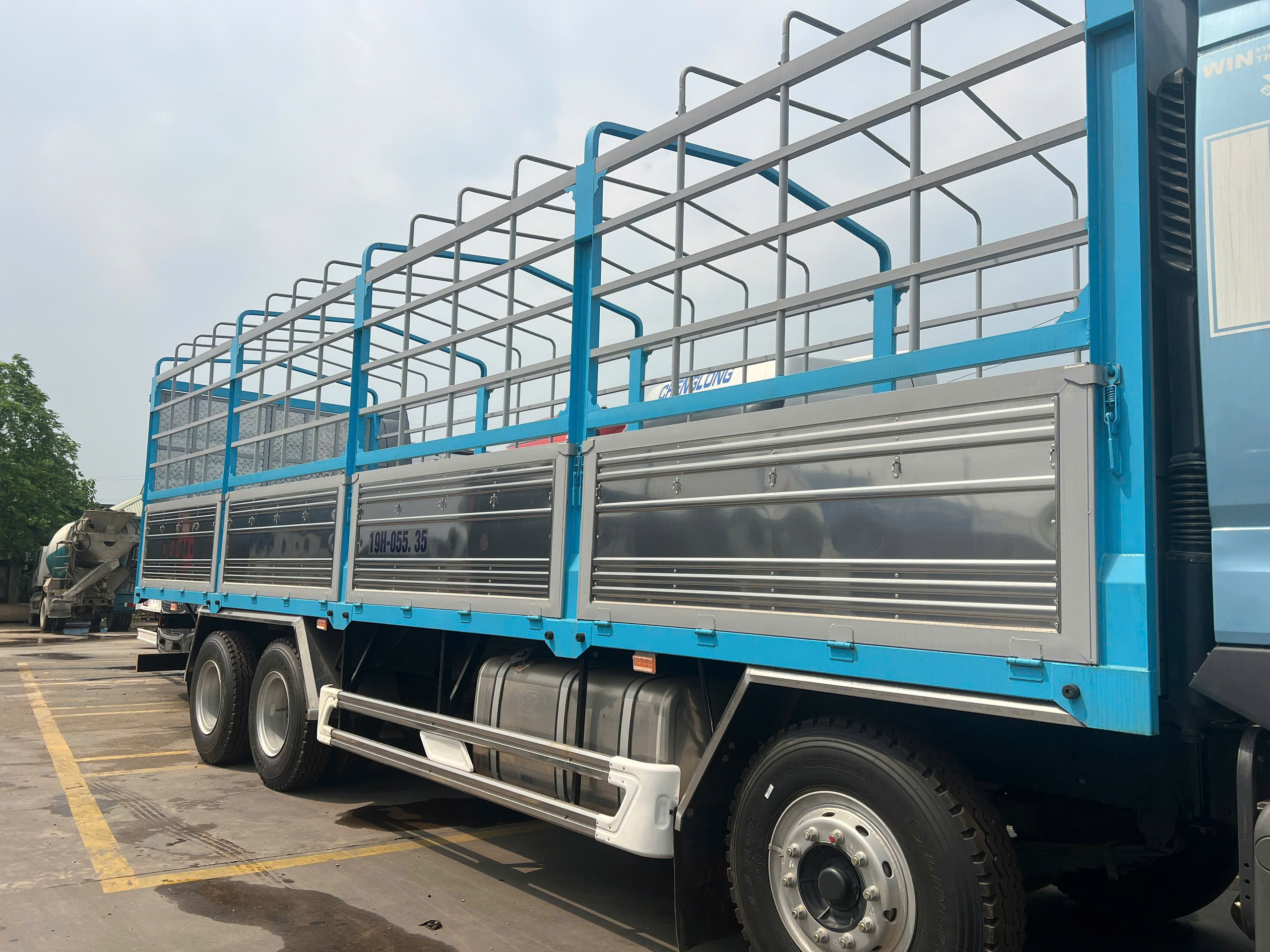 thùng xe chenglong 330hp