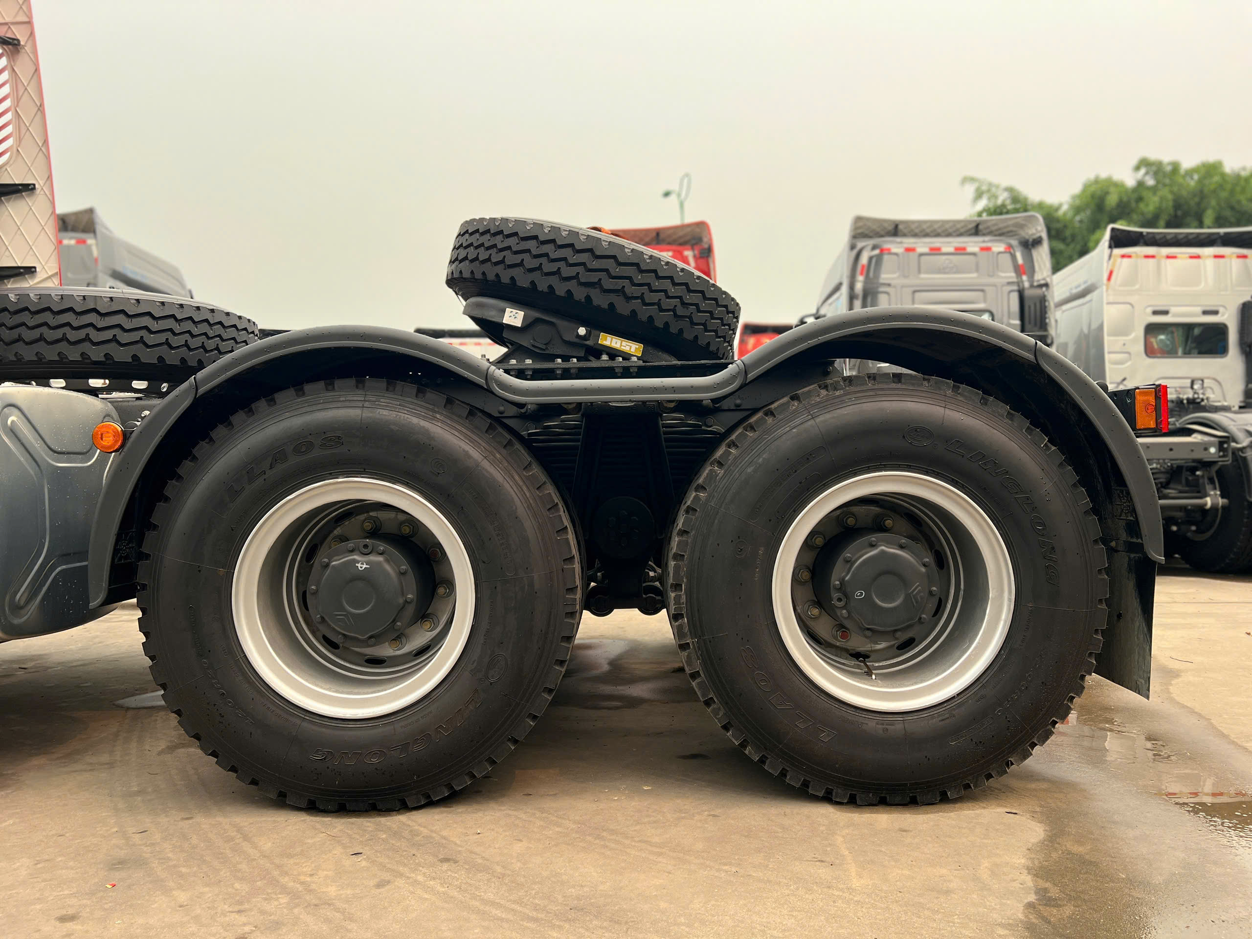lốp xe đầu kéo chenglong 445 