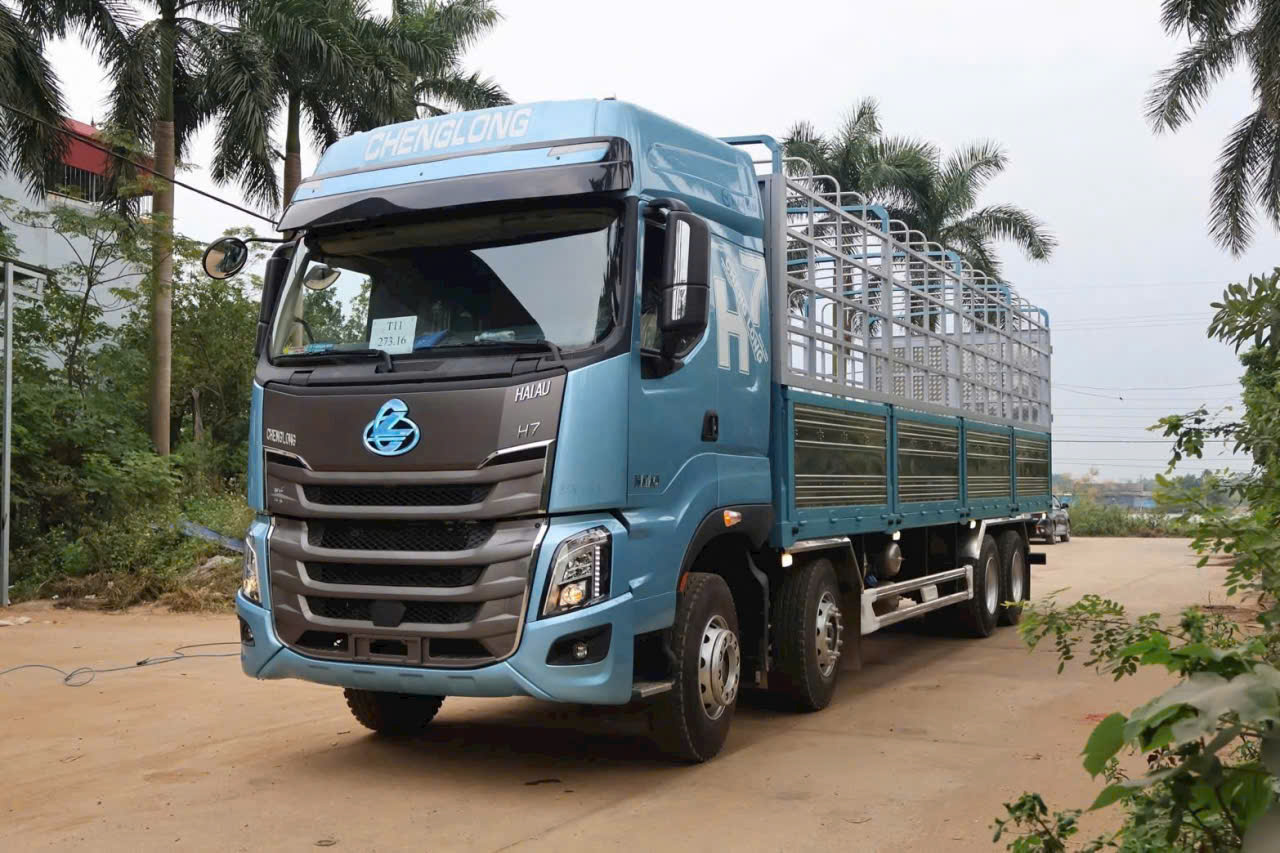 Alternative view of TẢI THÙNG CHENGLONG H7 360HP (8x4)