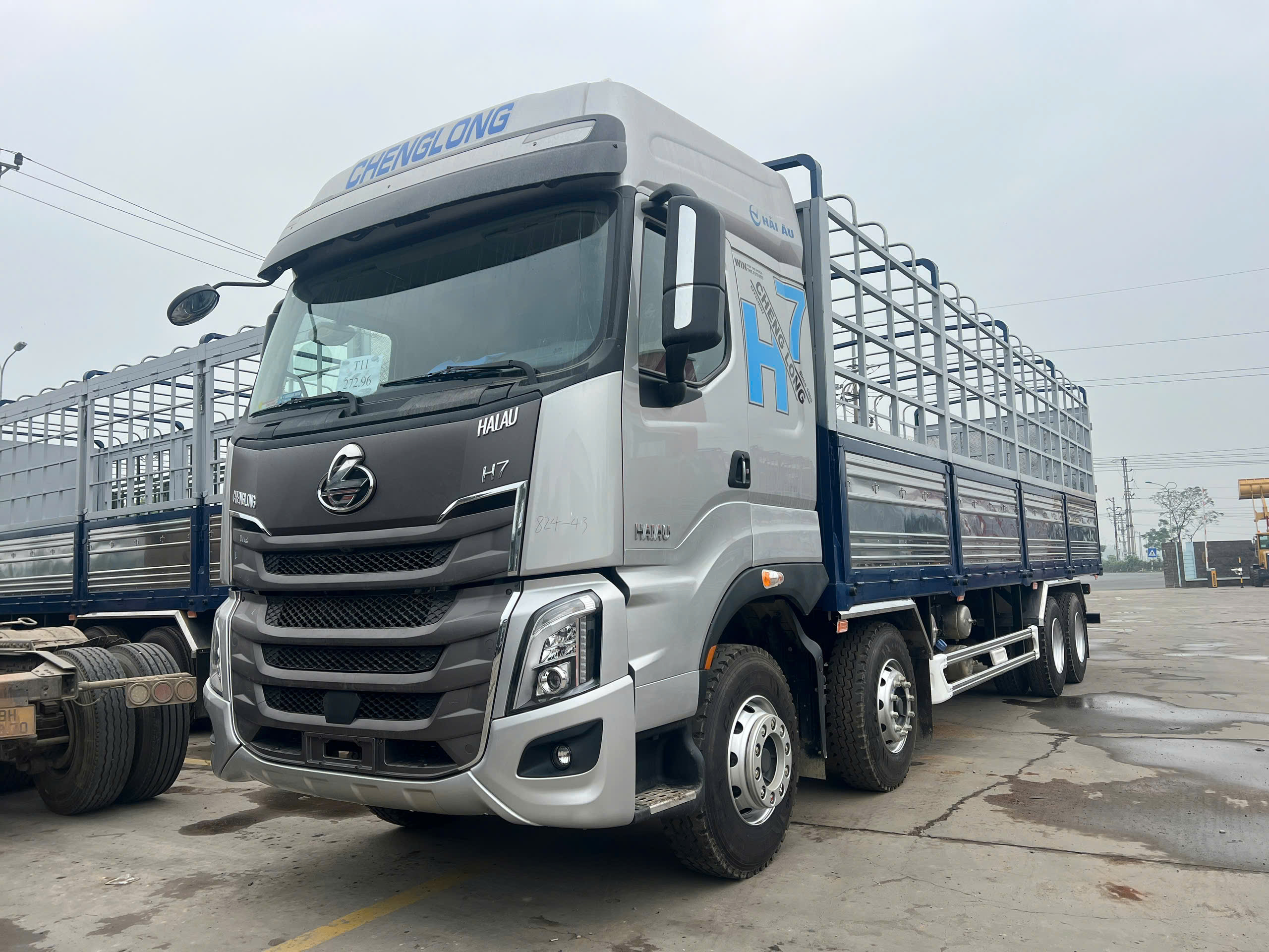 tải thùng 4 chân chenglong 360hp