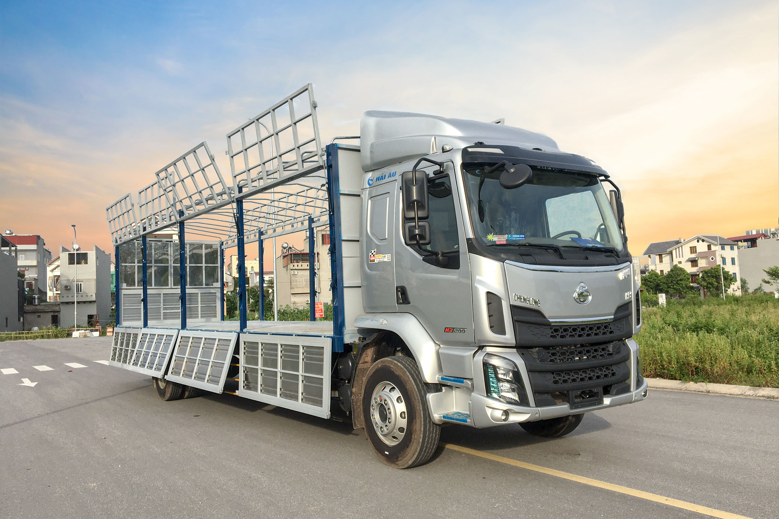 XE TẢI THÙNG CHENGLONG M3 4x2 200HP (4 MÁY) - THÙNG 9,9M