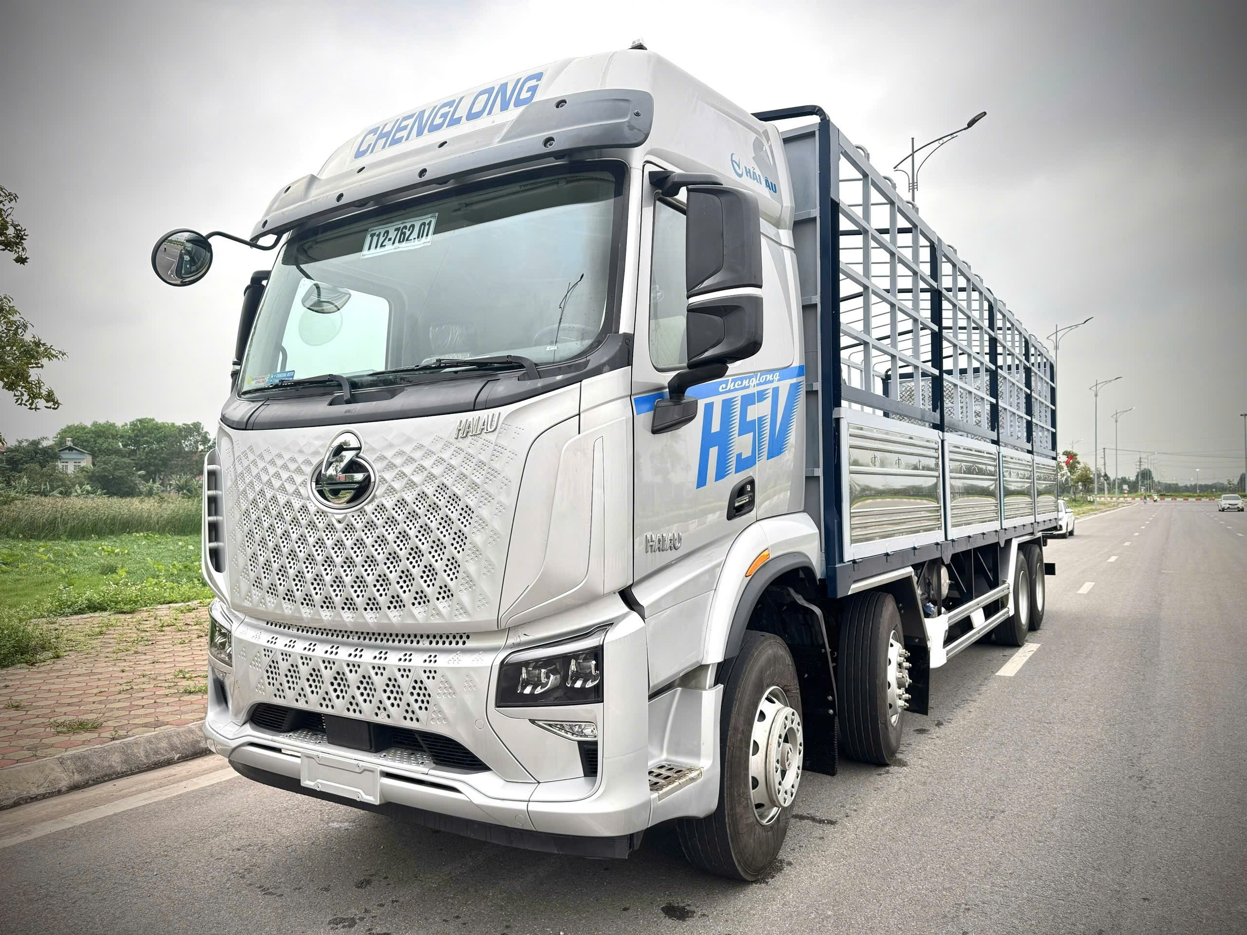XE TẢI THÙNG 4 CHÂN CHENGLONG H5V 310HP